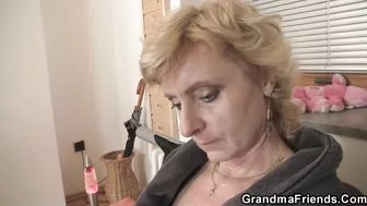 Delivery Men Fuck Blonde Skinny Old Lady